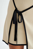 Vestido Old Money Bege - Com amarração lateral